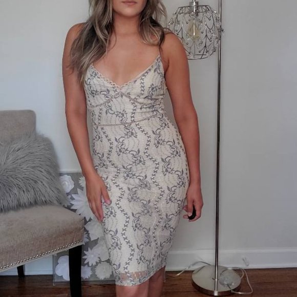 NWT Cream Lace Dress with Lavander Floral details - Picture 7 of 10